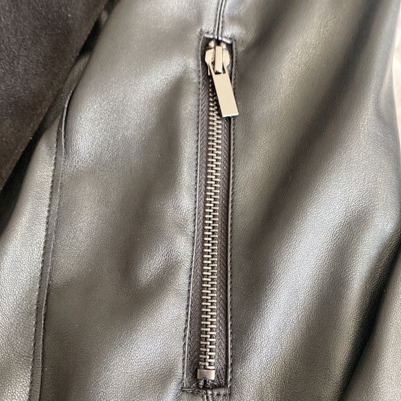 size large but fits more like XL - Picture 2 of 3